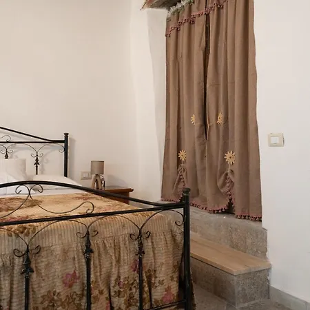 Parrinelli Oda ve Kahvaltı 3*